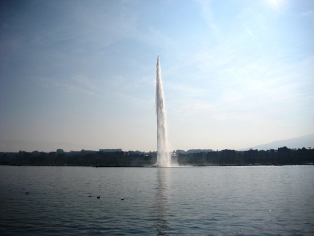 Geneva - fountain.JPG