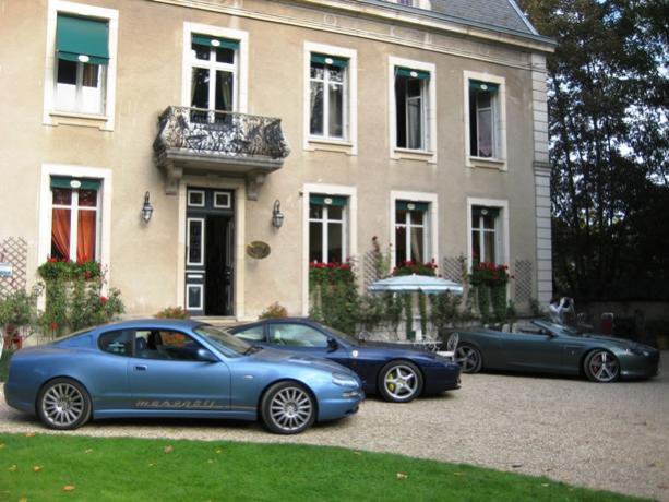 Beaune - Chateau cars.jpg