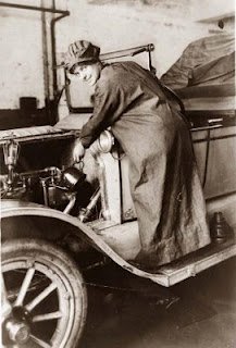 Mechanic-Woman-001.jpg