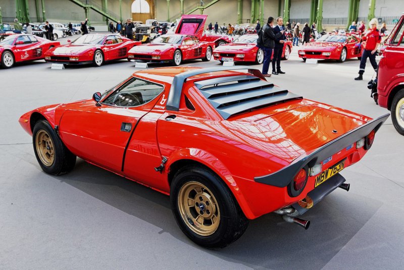 1200px-Paris_-_Bonhams_2016_-_Lancia_Stratos_HF_Stradale_coupé_-_1975_-_002.jpg